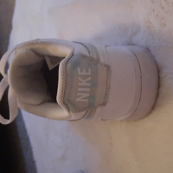 SILVER NIKE COURT VISON - Picture 6 of 9